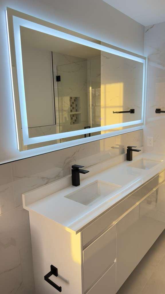 Tocador doble blanco con espejo iluminado y grifos negros